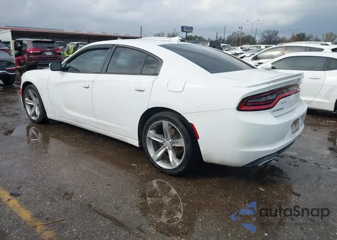 2015 Dodge Charger Sxt z USA, uszkodzony, nr VIN 2C3CDXHG7FH721663